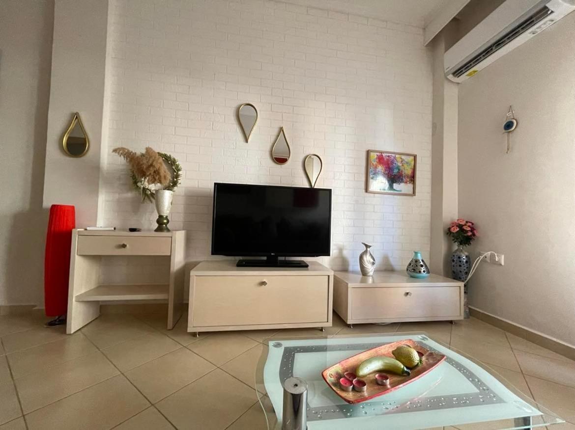 Néa Péramos Brick Apartment מראה חיצוני תמונה