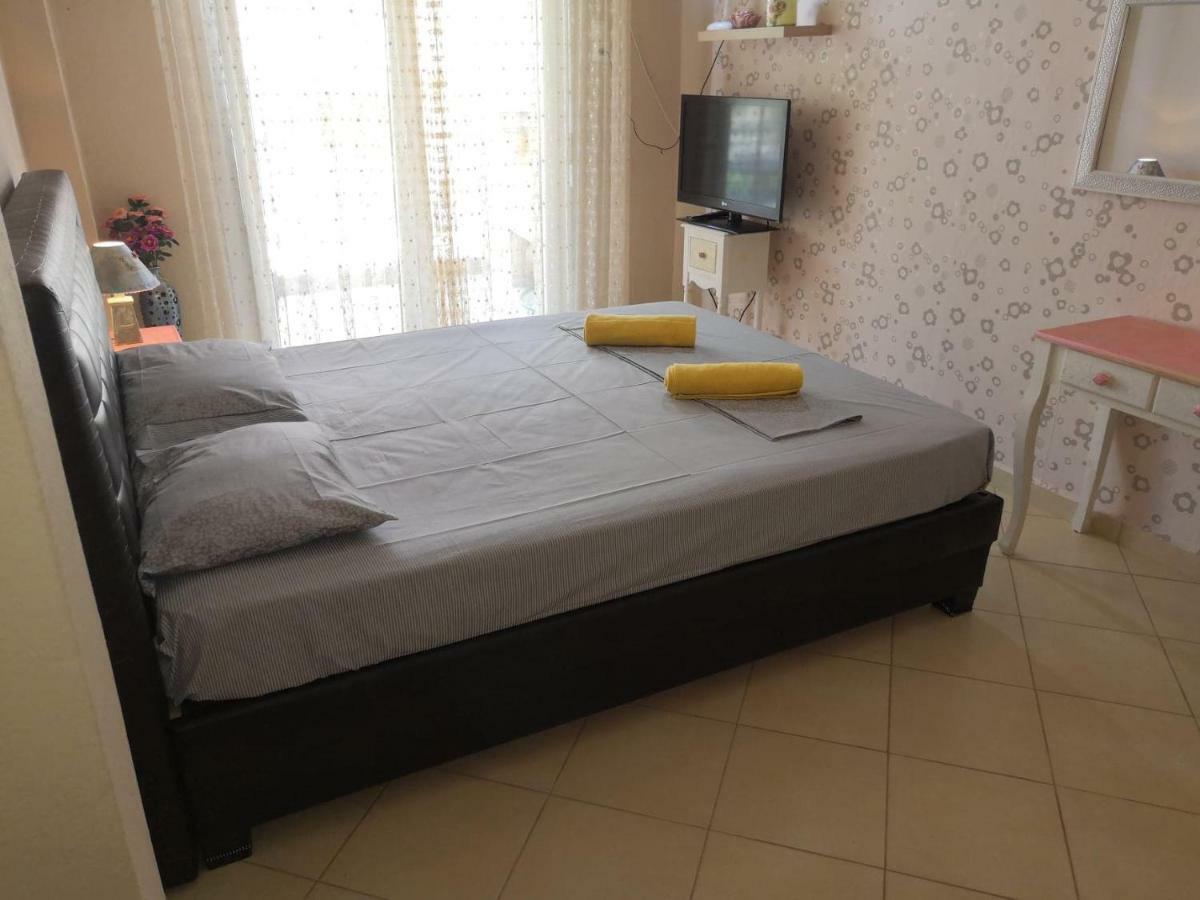 Néa Péramos Brick Apartment מראה חיצוני תמונה